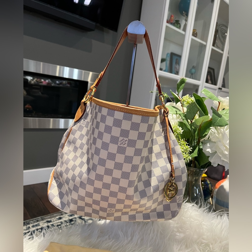 Louis Vuitton Delightful Pm size